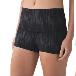 Lululemon Shorts Womens XS Boogie Roll Down Gray Workout Gym Black Gray Spandex